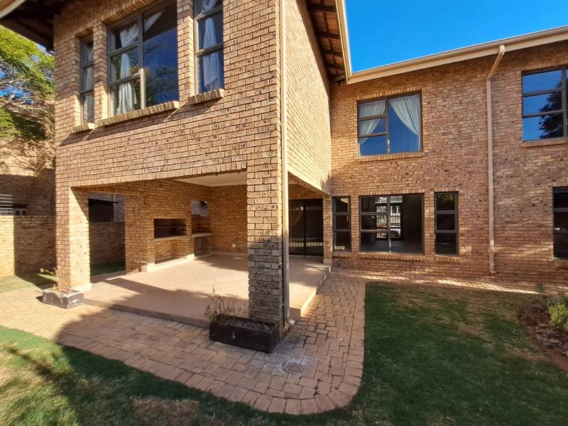 5 Bedroom Property for Sale in Amberfield Gauteng