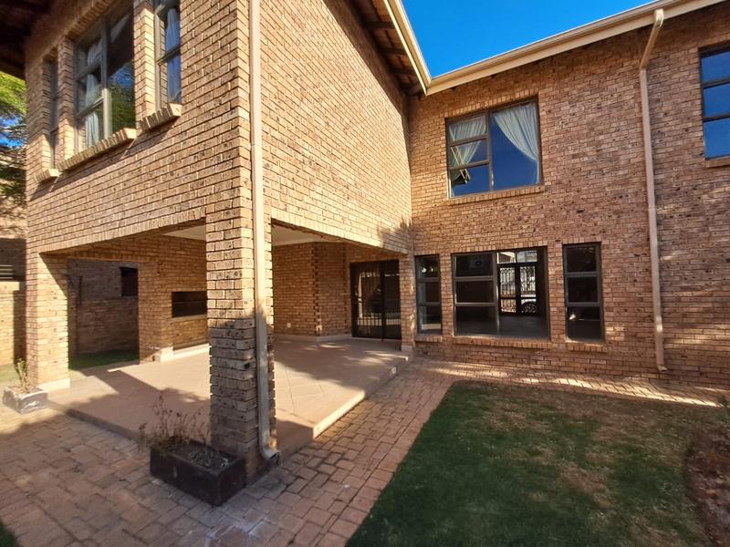 5 Bedroom Property for Sale in Amberfield Gauteng