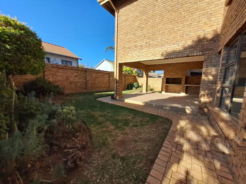 5 Bedroom Property for Sale in Amberfield Gauteng