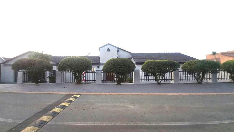 5 Bedroom Property for Sale in Ninapark Gauteng