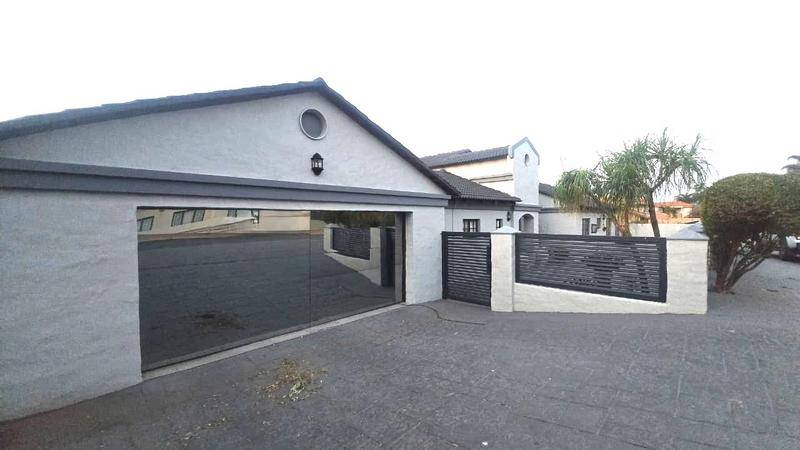 5 Bedroom Property for Sale in Ninapark Gauteng