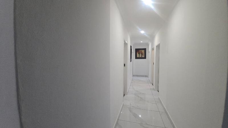 5 Bedroom Property for Sale in Ninapark Gauteng