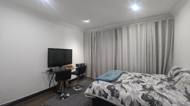 5 Bedroom Property for Sale in Ninapark Gauteng