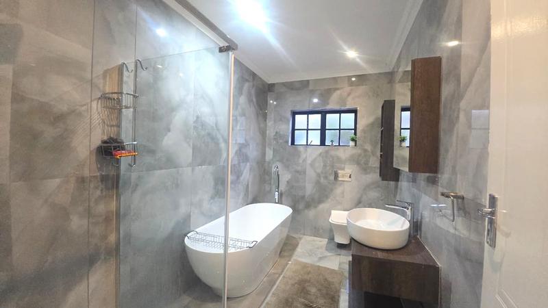 5 Bedroom Property for Sale in Ninapark Gauteng
