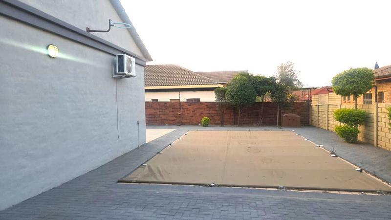 5 Bedroom Property for Sale in Ninapark Gauteng