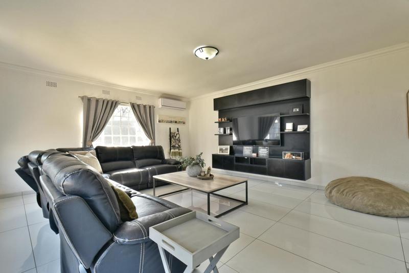 3 Bedroom Property for Sale in Farrarmere Gauteng