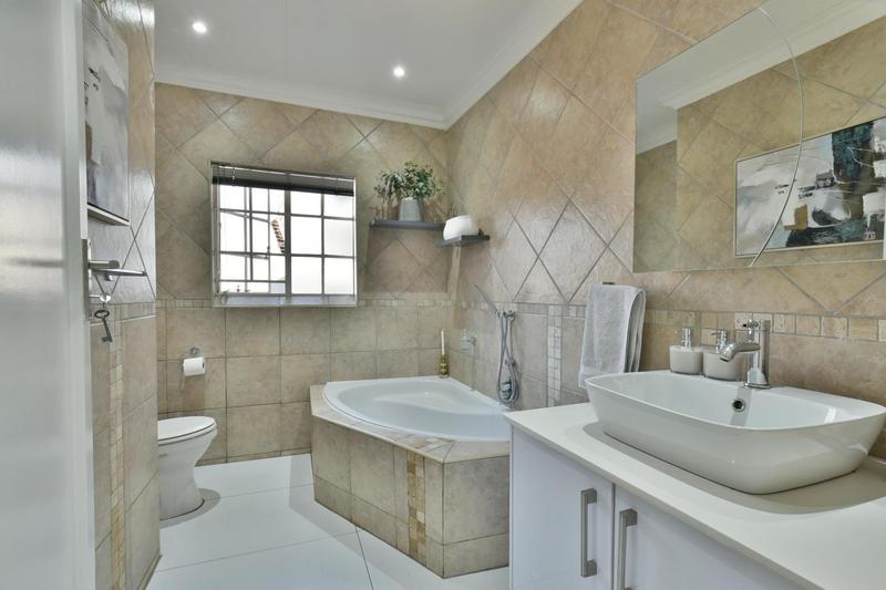 3 Bedroom Property for Sale in Farrarmere Gauteng