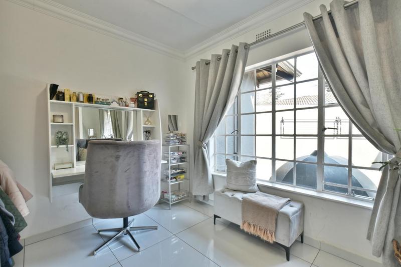 3 Bedroom Property for Sale in Farrarmere Gauteng