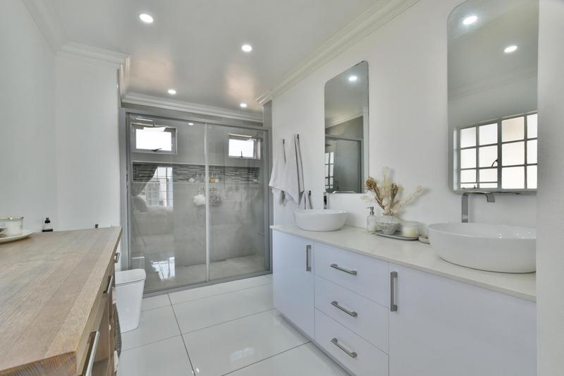 3 Bedroom Property for Sale in Farrarmere Gauteng