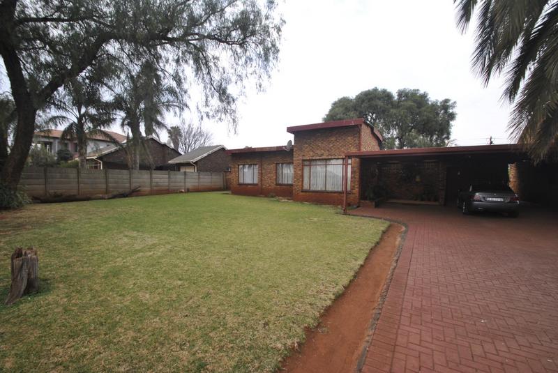 3 Bedroom Property for Sale in Dawn Park Gauteng