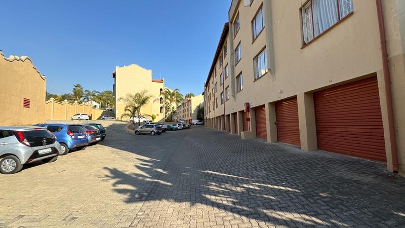 2 Bedroom Property for Sale in Helderkruin Gauteng