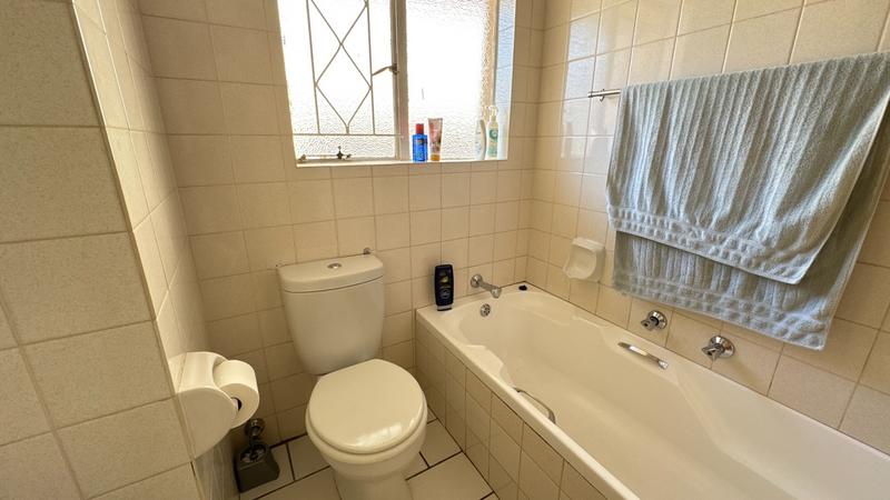 2 Bedroom Property for Sale in Helderkruin Gauteng