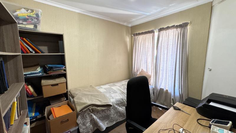 2 Bedroom Property for Sale in Helderkruin Gauteng