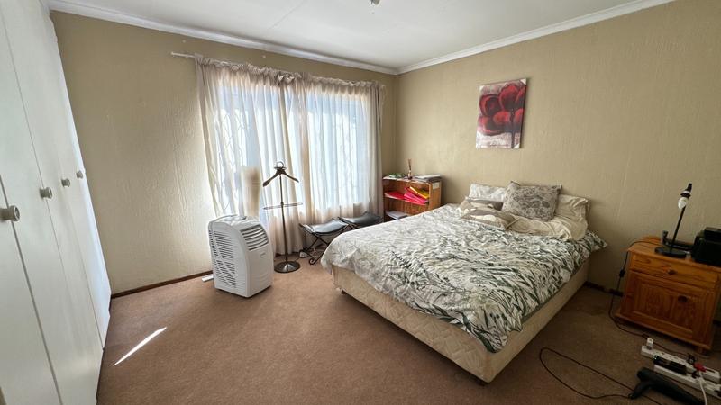 2 Bedroom Property for Sale in Helderkruin Gauteng