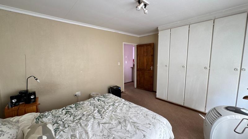 2 Bedroom Property for Sale in Helderkruin Gauteng