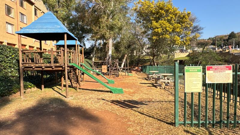 2 Bedroom Property for Sale in Helderkruin Gauteng