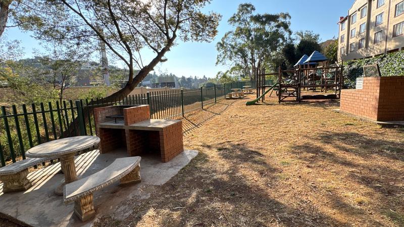 2 Bedroom Property for Sale in Helderkruin Gauteng