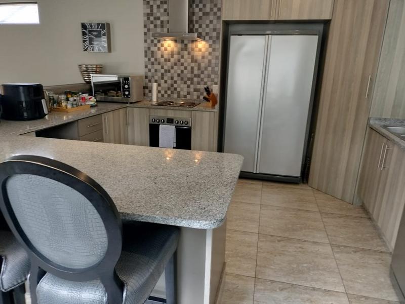 To Let 2 Bedroom Property for Rent in Waterkloof Ridge Gauteng