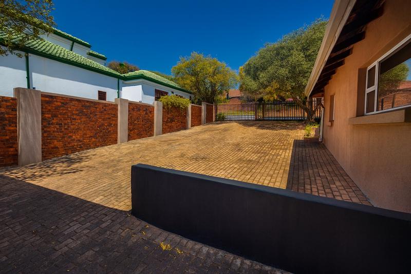 Commercial Property for Sale in Zwartkop Ext 2 Gauteng