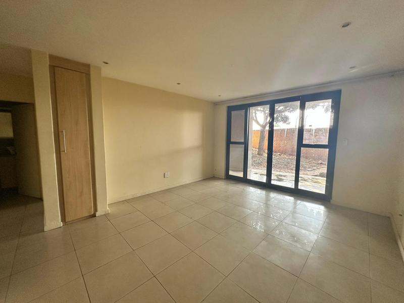 To Let 2 Bedroom Property for Rent in Rooihuiskraal North Gauteng