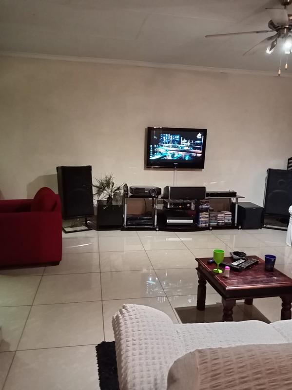 To Let 3 Bedroom Property for Rent in Homestead Gauteng