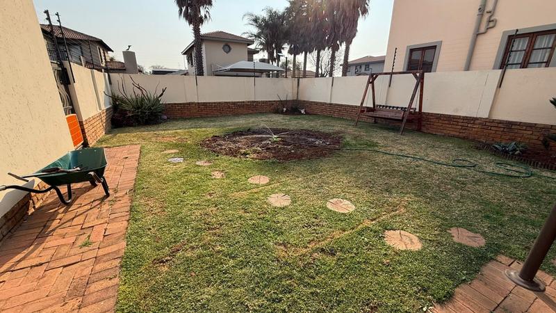 To Let 4 Bedroom Property for Rent in Kenleaf Gauteng