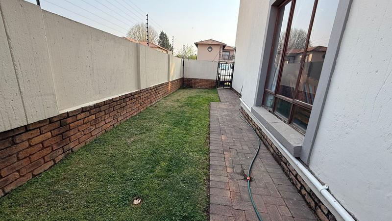 To Let 4 Bedroom Property for Rent in Kenleaf Gauteng