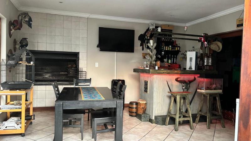 To Let 4 Bedroom Property for Rent in Kenleaf Gauteng