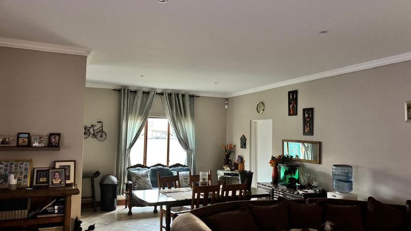 To Let 4 Bedroom Property for Rent in Kenleaf Gauteng