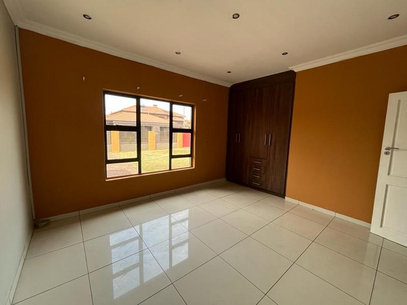 To Let 4 Bedroom Property for Rent in Vanderbijlpark SE 8 Gauteng