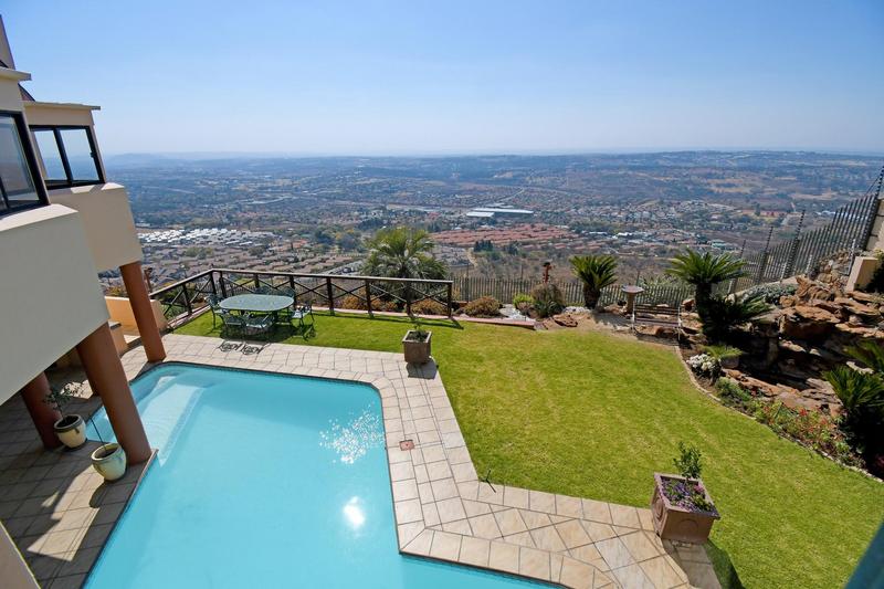 3 Bedroom Property for Sale in Helderkruin View Gauteng