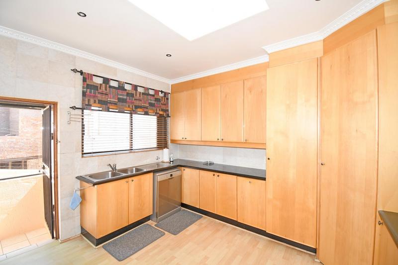 3 Bedroom Property for Sale in Helderkruin View Gauteng