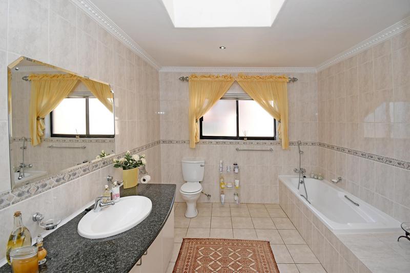3 Bedroom Property for Sale in Helderkruin View Gauteng