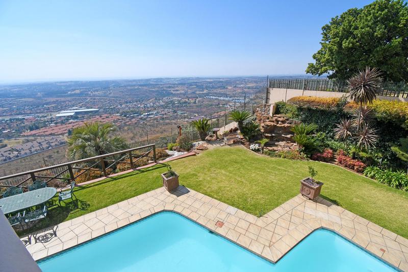 3 Bedroom Property for Sale in Helderkruin View Gauteng