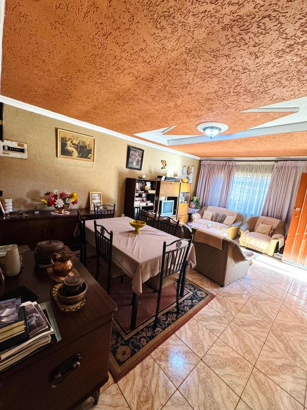 2 Bedroom Property for Sale in Chiawelo Gauteng