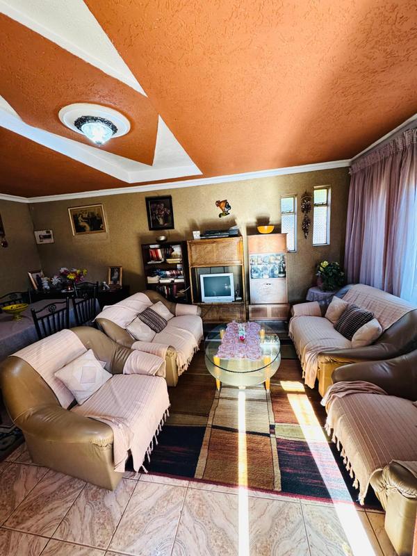 2 Bedroom Property for Sale in Chiawelo Gauteng