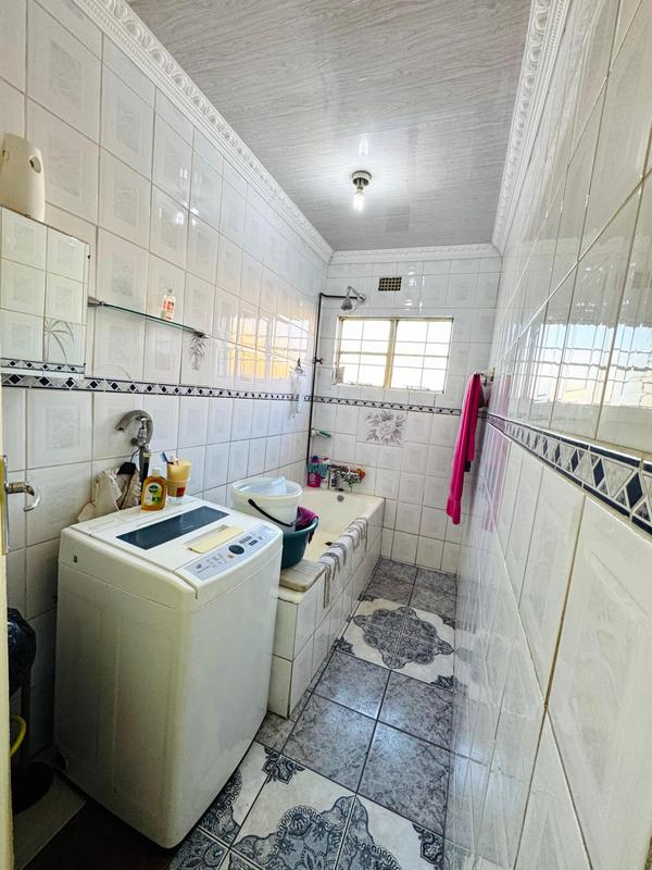 2 Bedroom Property for Sale in Chiawelo Gauteng