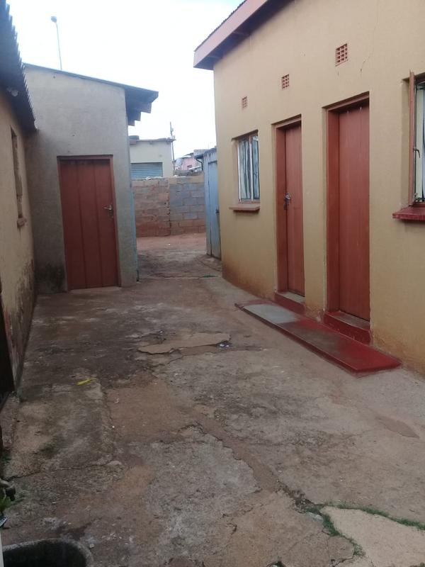 2 Bedroom Property for Sale in Emdeni Gauteng