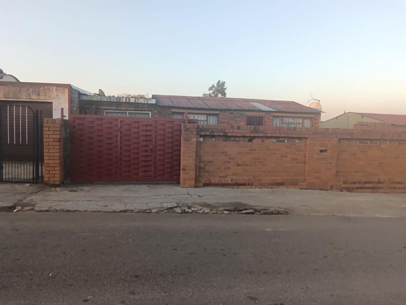 2 Bedroom Property for Sale in Molapo Gauteng