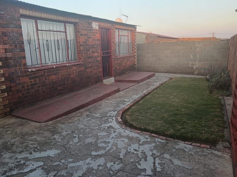 2 Bedroom Property for Sale in Molapo Gauteng