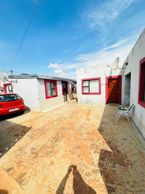 4 Bedroom Property for Sale in Braamfischerville Gauteng