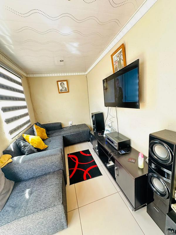 4 Bedroom Property for Sale in Braamfischerville Gauteng