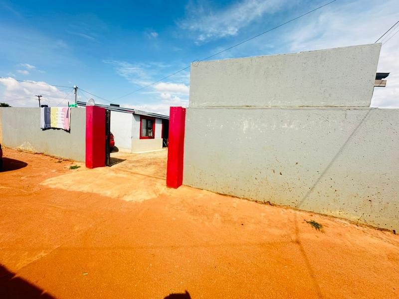 4 Bedroom Property for Sale in Braamfischerville Gauteng