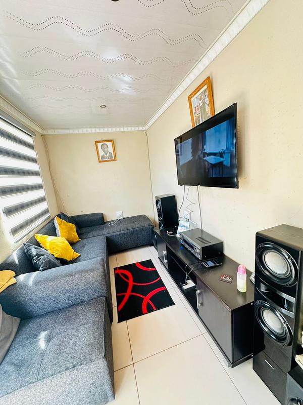 4 Bedroom Property for Sale in Braamfischerville Gauteng
