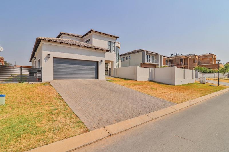4 Bedroom Property for Sale in Blue Valley Golf Estate Gauteng
