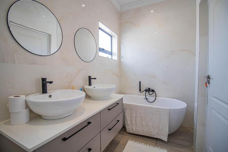4 Bedroom Property for Sale in Blue Valley Golf Estate Gauteng