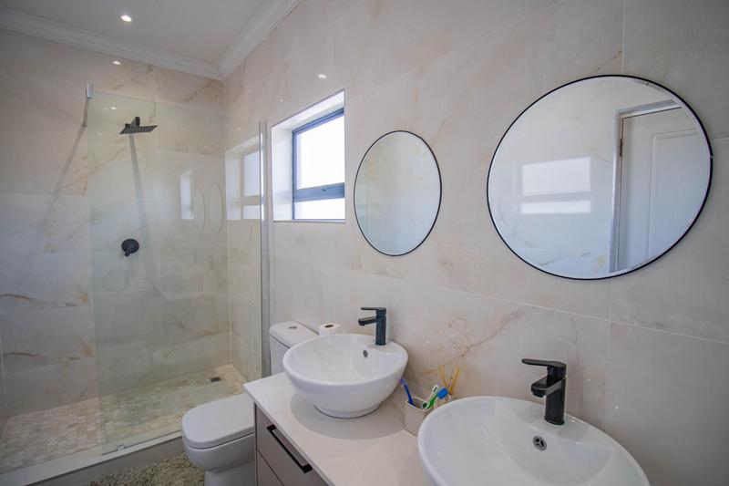 4 Bedroom Property for Sale in Blue Valley Golf Estate Gauteng