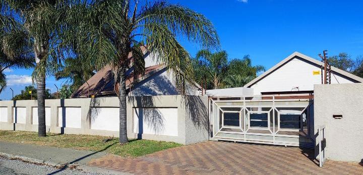 4 Bedroom Property for Sale in Van Riebeeck Park Gauteng