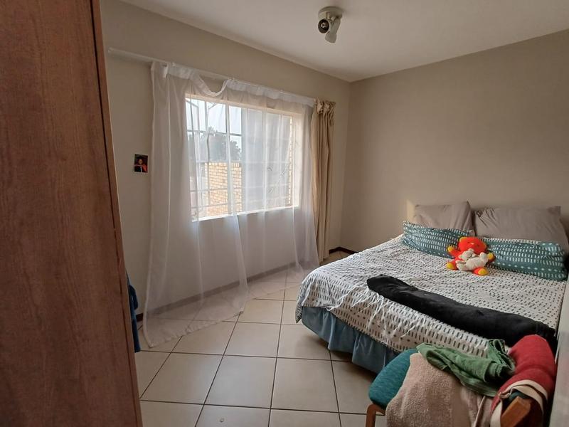 2 Bedroom Property for Sale in Monavoni Gauteng