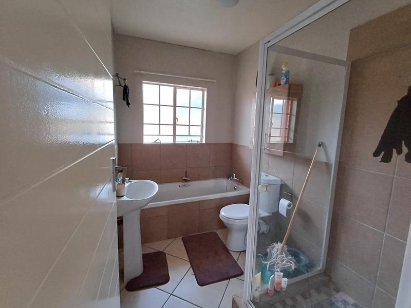 2 Bedroom Property for Sale in Monavoni Gauteng